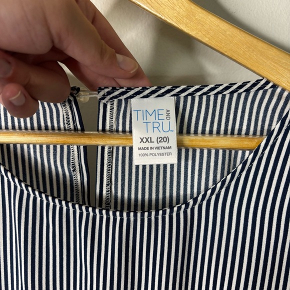 Time & Tru Striped Navy and White Women's Top - Picture 4 of 5